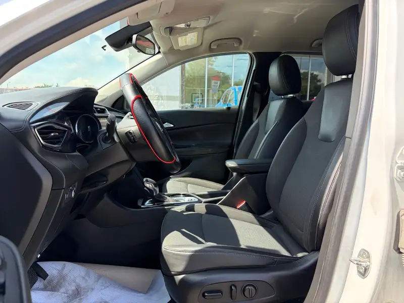 2020 Buick Encore Select, bílá, 146 845 km, dovoz Kanada — foto 10 z 12