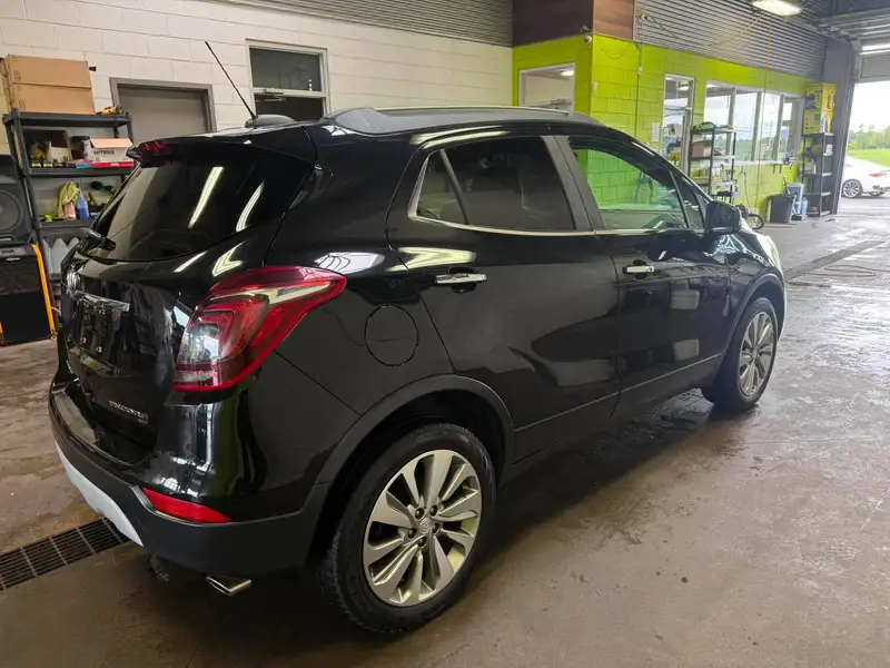 2017 Buick Encore Preferred, černá, 55 719 km, dovoz Kanada — foto 4 z 12