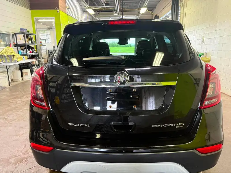 2017 Buick Encore Preferred, černá, 55 719 km, dovoz Kanada — foto 5 z 12