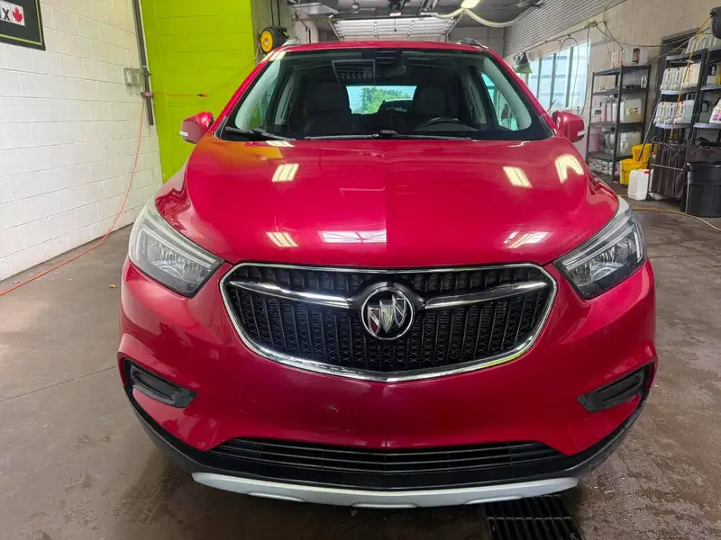 2018 Buick Encore Preferred, červená, 81 744 km, dovoz Kanada — foto 2 z 12