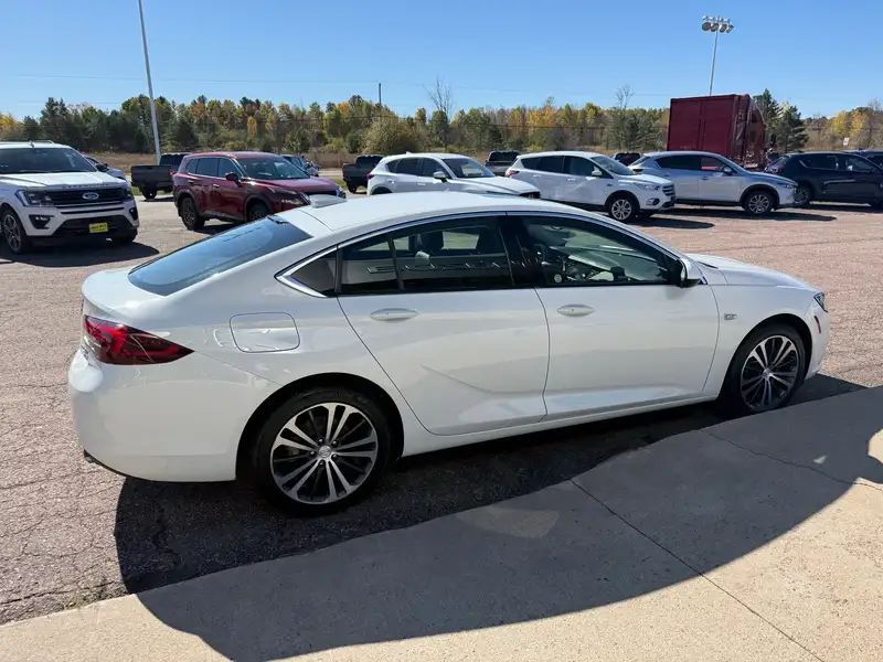 2019 Buick Regal Essence, bílá, 149 736 km, dovoz Kanada — foto 10 z 12