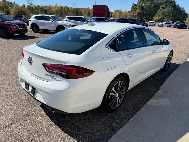 2019 Buick Regal Essence, bílá, 149 736 km, dovoz Kanada — foto 11 z 12