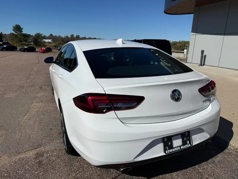 2019 Buick Regal Essence, bílá, 149 736 km, dovoz Kanada — foto 12 z 12