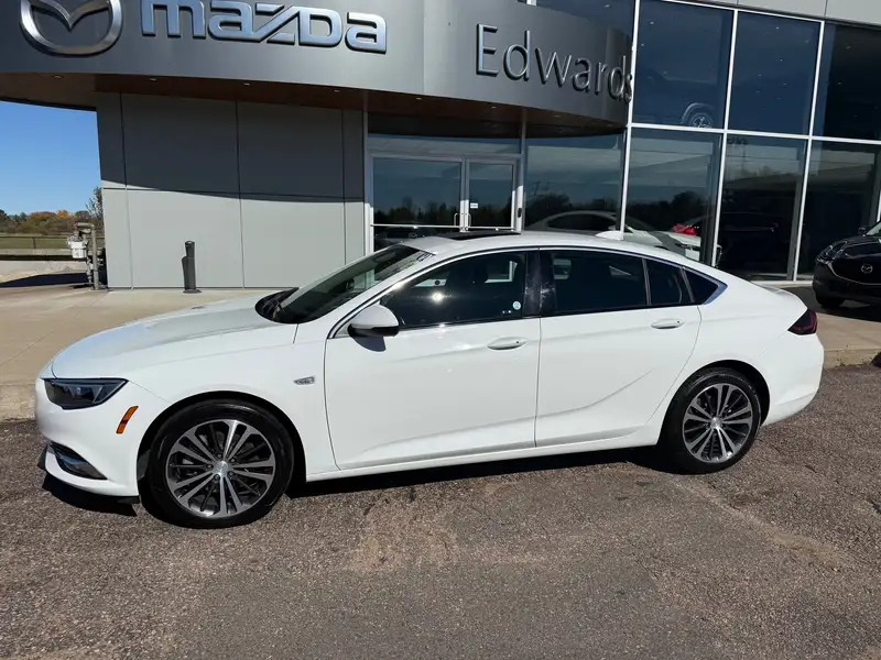 2019 Buick Regal Essence, bílá, 149 736 km, dovoz Kanada — foto 2 z 12