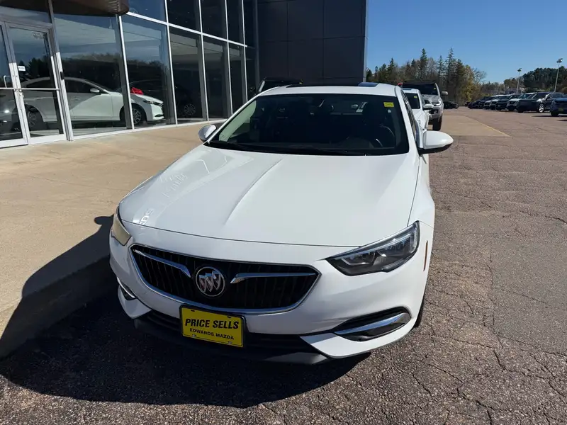2019 Buick Regal Essence, bílá, 149 736 km, dovoz Kanada — foto 5 z 12