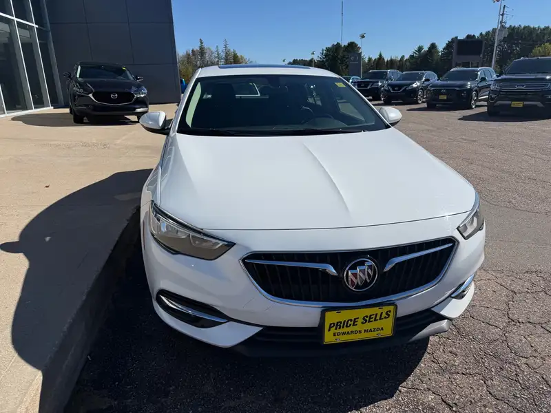 2019 Buick Regal Essence, bílá, 149 736 km, dovoz Kanada — foto 6 z 12
