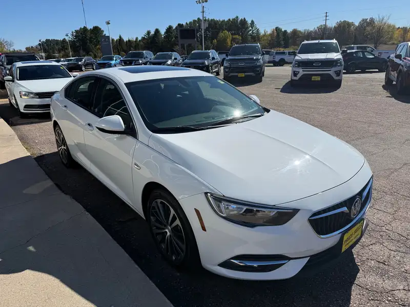 2019 Buick Regal Essence, bílá, 149 736 km, dovoz Kanada — foto 7 z 12