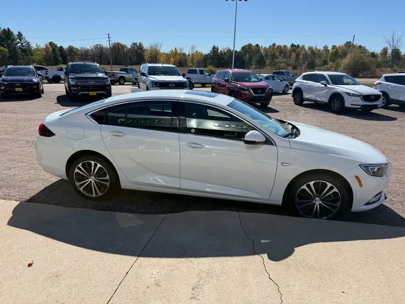 2019 Buick Regal Essence, bílá, 149 736 km, dovoz Kanada — foto 8 z 12