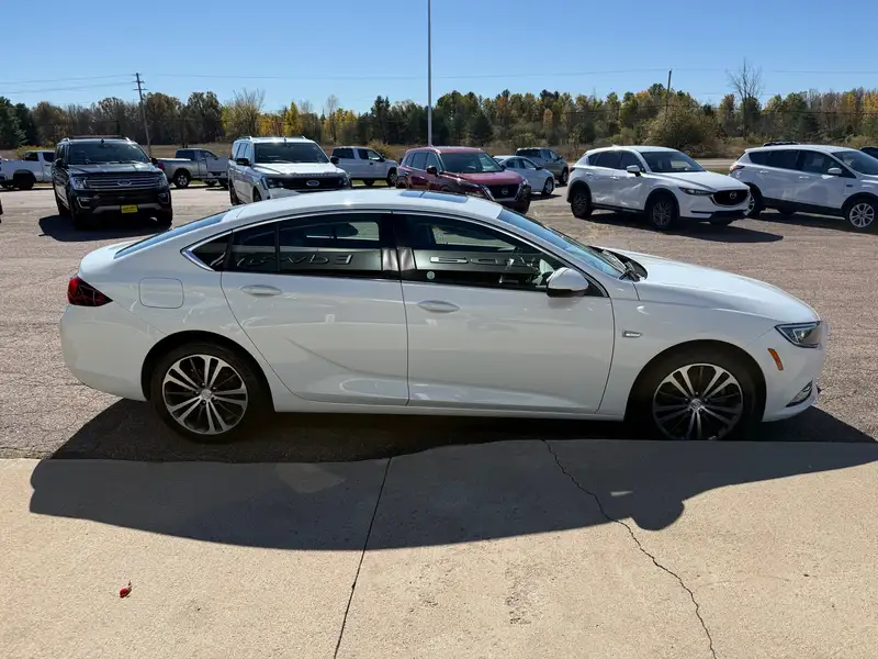 2019 Buick Regal Essence, bílá, 149 736 km, dovoz Kanada — foto 9 z 12