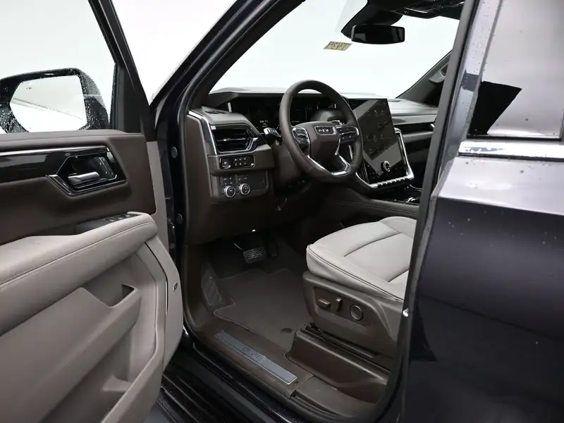 2026 GMC Yukon ELEVATION, šedá, 30 km, dovoz Kanada — foto 10 z 12