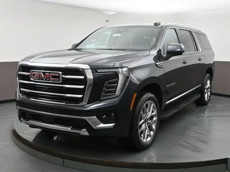 2026 GMC Yukon ELEVATION, šedá, 30 km, dovoz Kanada — foto 3 z 12