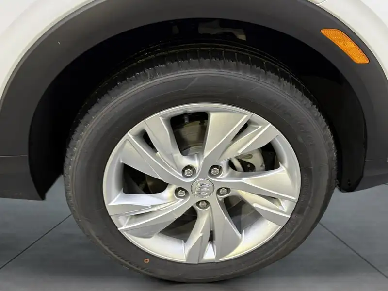 2026 Buick Encore Preferred, bílá, 10 km, dovoz Kanada — foto 6 z 12