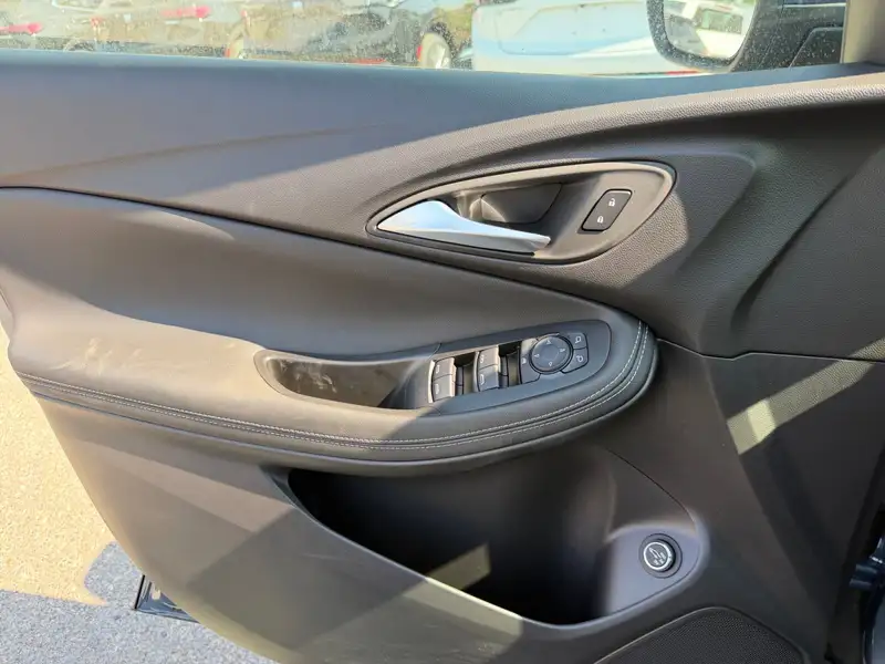 2026 Buick Encore Preferred, modrá, 3 km, dovoz Kanada — foto 12 z 12
