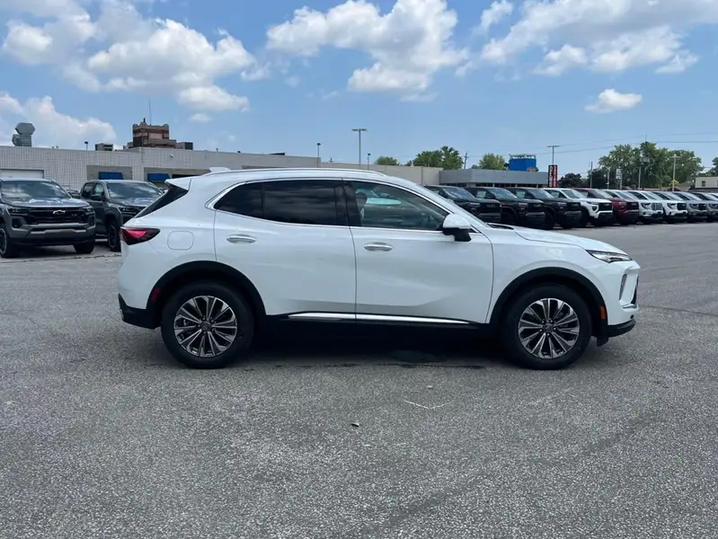 2026 Buick Envision Preferred, bílá, 5 km, dovoz Kanada — foto 4 z 12