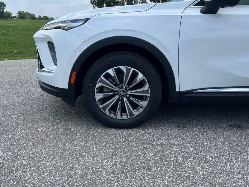2026 Buick Envision Preferred, bílá, 5 km, dovoz Kanada — foto 9 z 12