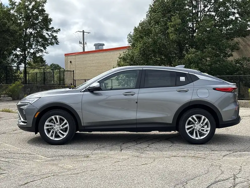 2026 Buick Envista Preferred, šedá, 11 km, dovoz Kanada — foto 5 z 12