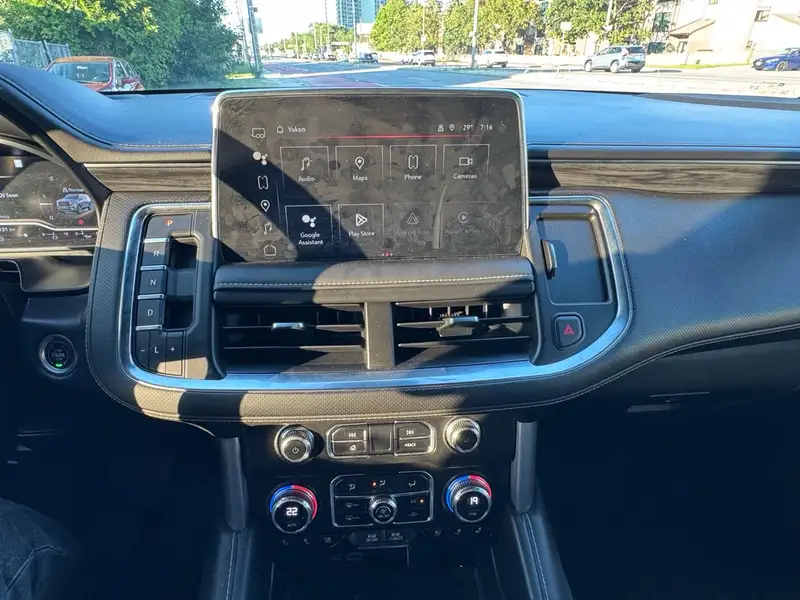 2023 GMC Yukon SLT, černá, 14 980 km, dovoz Kanada — foto 3 z 12