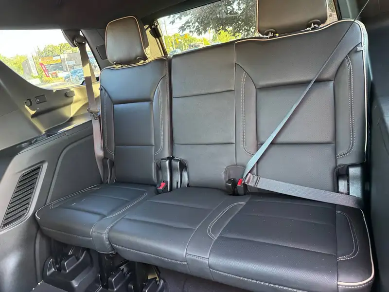 2023 GMC Yukon SLT, černá, 14 980 km, dovoz Kanada — foto 7 z 12