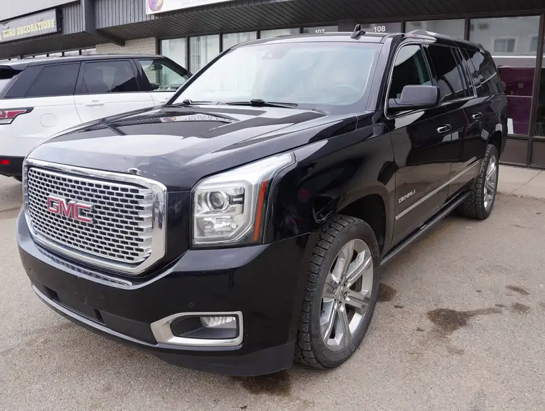 2017 GMC Yukon Denali, černá, 281 000 km, dovoz Kanada — foto 2 z 12