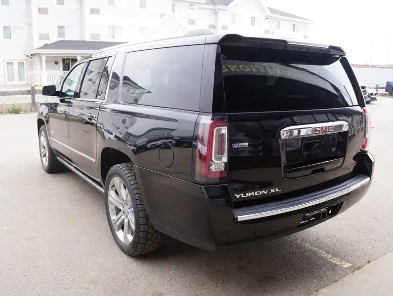 2017 GMC Yukon Denali, černá, 281 000 km, dovoz Kanada — foto 4 z 12