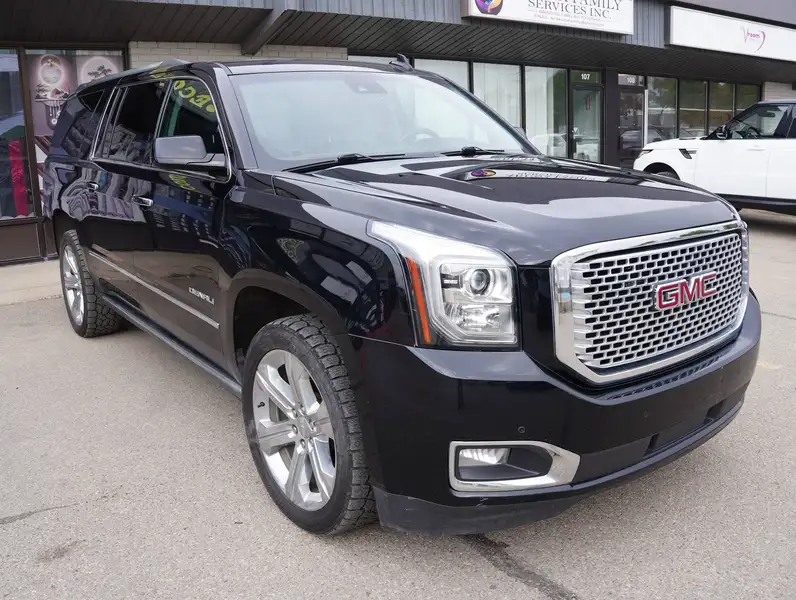 2017 GMC Yukon Denali, černá, 281 000 km, dovoz Kanada — foto 8 z 12