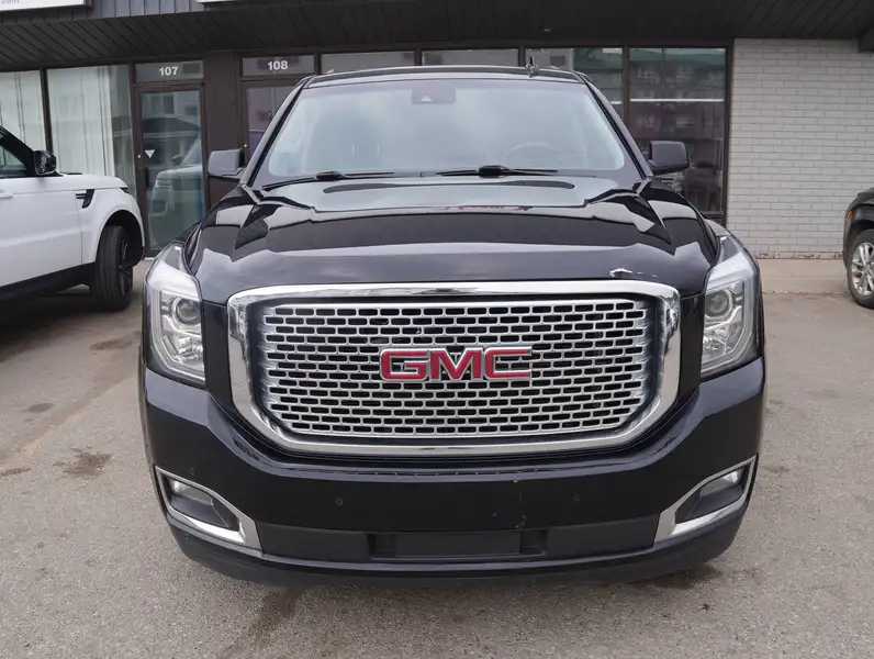 2017 GMC Yukon Denali, černá, 281 000 km, dovoz Kanada — foto 9 z 12