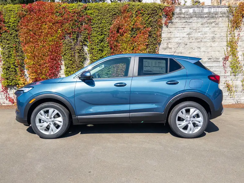 2026 Buick Encore Preferred, modrá, 16 km, dovoz Kanada — foto 2 z 12