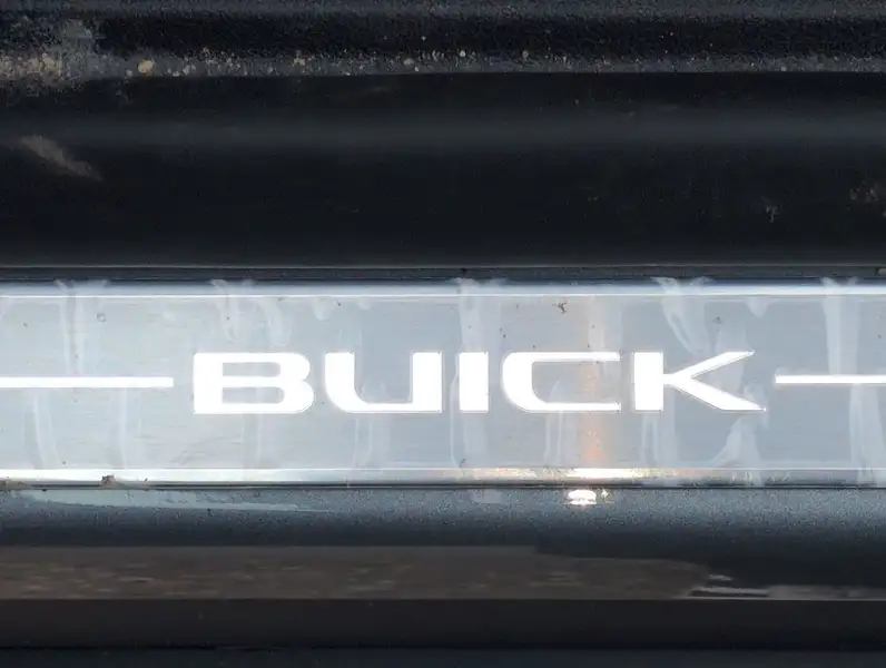 2026 Buick Enclave Preferred, šedá, 33 km, dovoz Kanada — foto 10 z 12