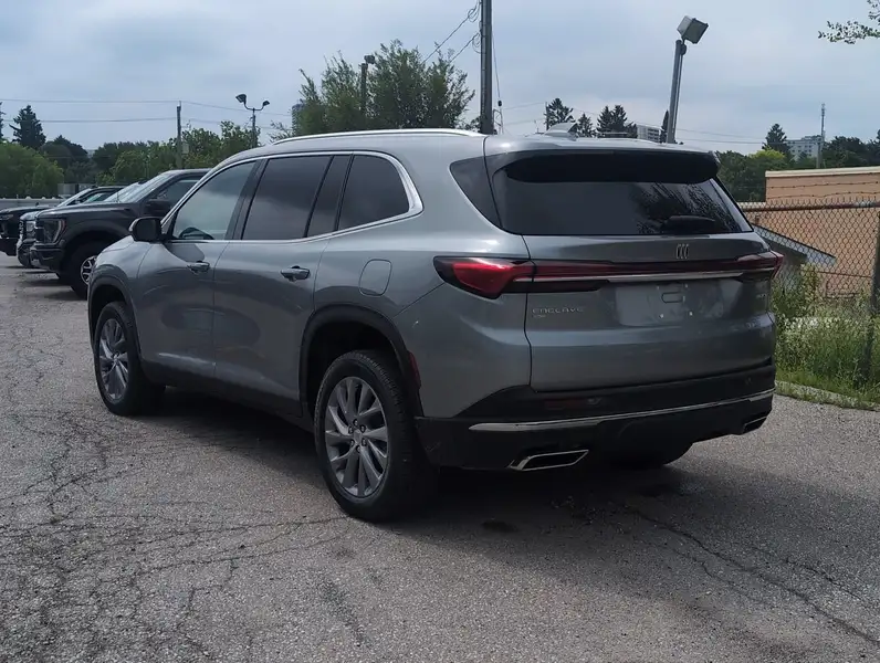 2026 Buick Enclave Preferred, šedá, 33 km, dovoz Kanada — foto 6 z 12