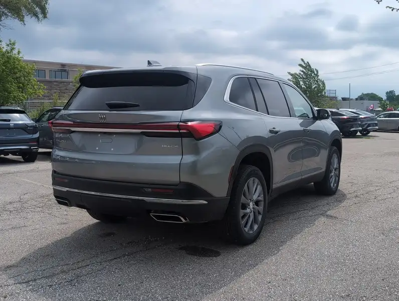 2026 Buick Enclave Preferred, šedá, 33 km, dovoz Kanada — foto 8 z 12