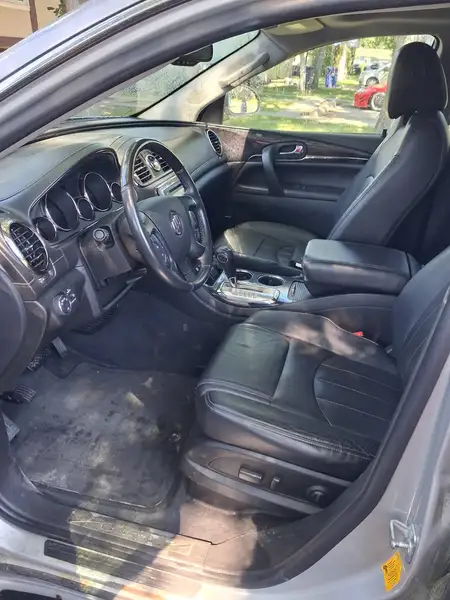 2017 Buick Enclave Leather, stříbrná, 216 186 km, dovoz Kanada — foto 2 z 6