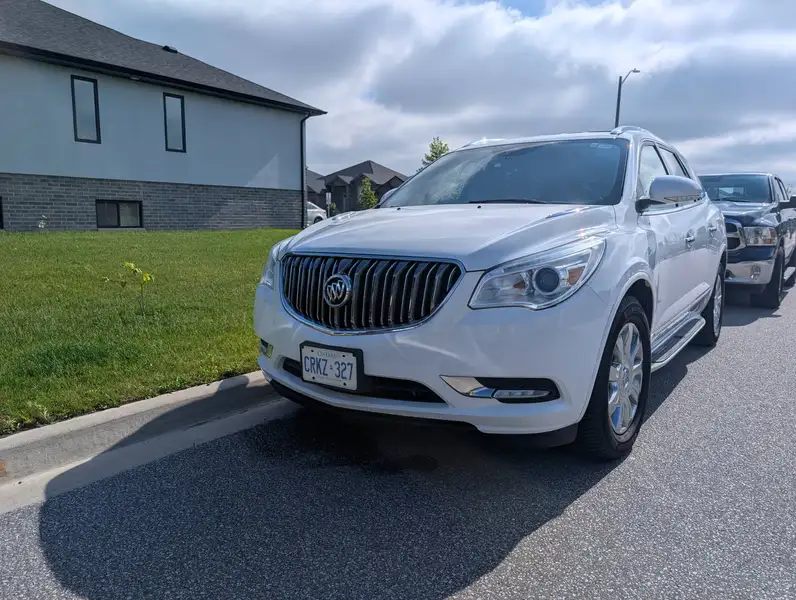 2017 Buick Enclave Leather, bílá, 182 200 km, dovoz Kanada — foto 2 z 10