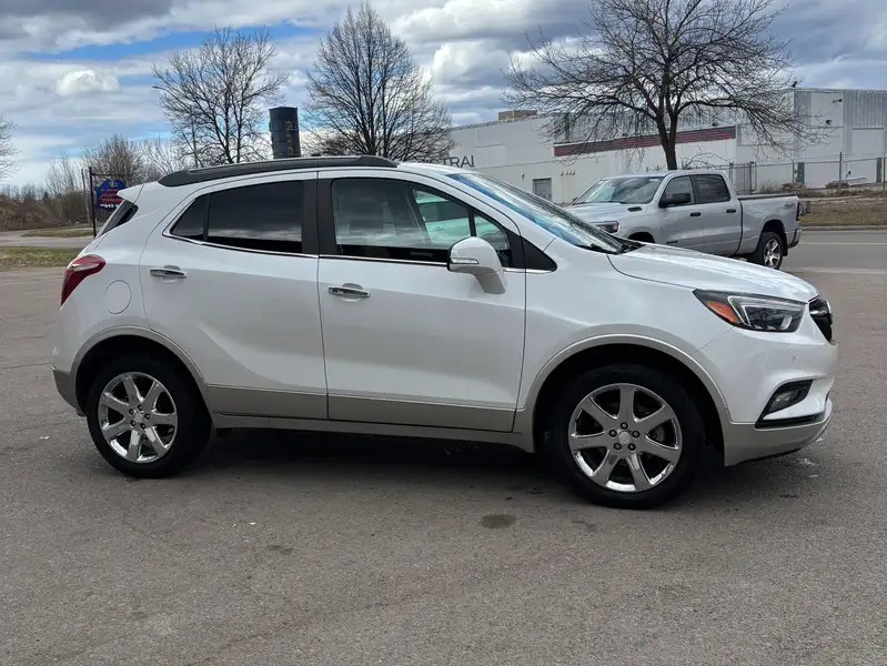 2019 Buick Encore Version ESSENCE, bílá, 52 000 km, dovoz Kanada — foto 2 z 5