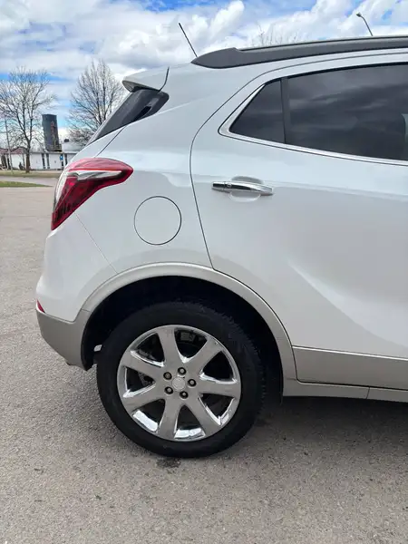 2019 Buick Encore Version ESSENCE, bílá, 52 000 km, dovoz Kanada — foto 3 z 5