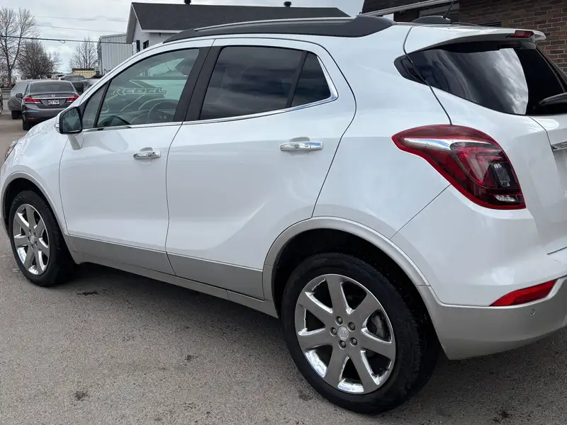 2019 Buick Encore Version ESSENCE, bílá, 52 000 km, dovoz Kanada — foto 4 z 5