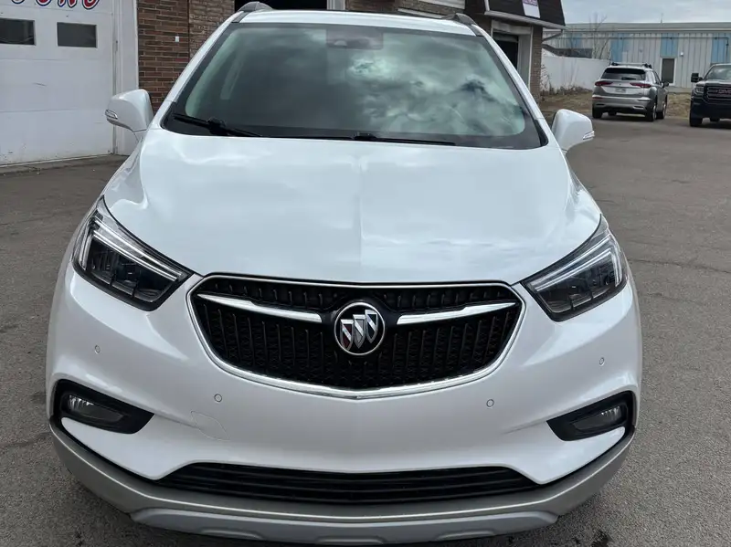2019 Buick Encore Version ESSENCE, bílá, 52 000 km, dovoz Kanada — foto 5 z 5