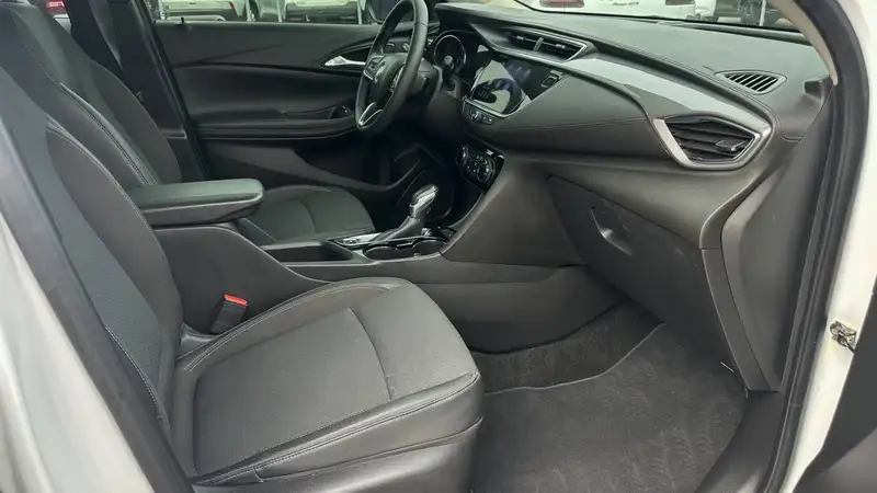 2020 Buick Encore Preferred, bílá, 36 607 km, dovoz Kanada — foto 9 z 12