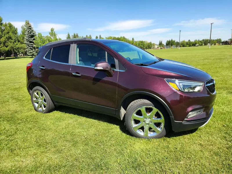 2017 Buick Encore Essence, červená, 193 357 km, dovoz Kanada — foto 2 z 12