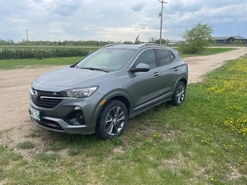2021 Buick Encore Preferred, šedá, 63 305 km, dovoz Kanada — foto 2 z 12