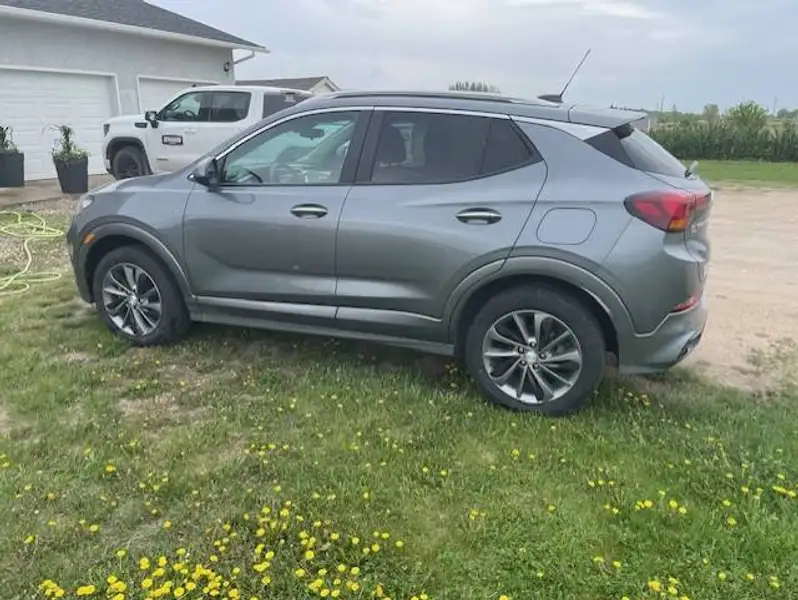 2021 Buick Encore Preferred, šedá, 63 305 km, dovoz Kanada — foto 3 z 12