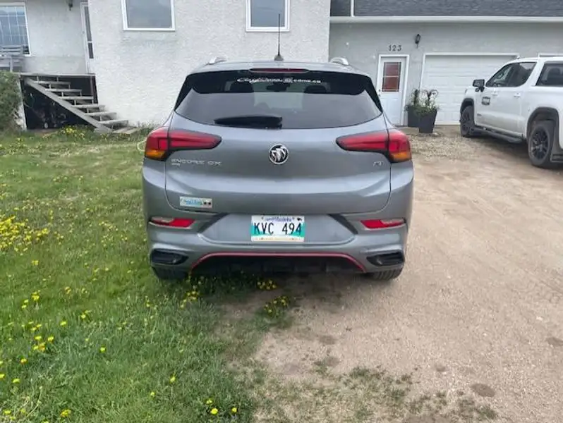 2021 Buick Encore Preferred, šedá, 63 305 km, dovoz Kanada — foto 4 z 12