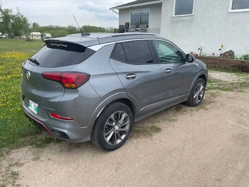 2021 Buick Encore Preferred, šedá, 63 305 km, dovoz Kanada — foto 5 z 12