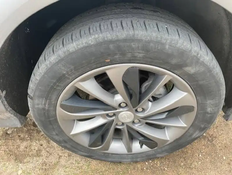 2021 Buick Encore Preferred, šedá, 63 305 km, dovoz Kanada — foto 7 z 12