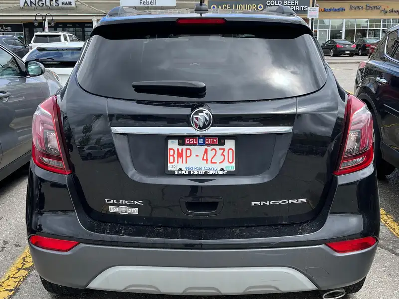 2018 Buick Encore Preferred, černá, 128 000 km, dovoz Kanada — foto 2 z 4