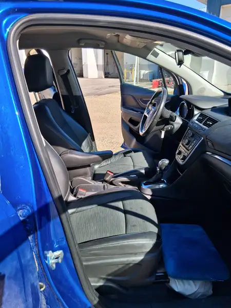 2016 Buick Encore Base, modrá, 150 000 km, dovoz Kanada — foto 9 z 12