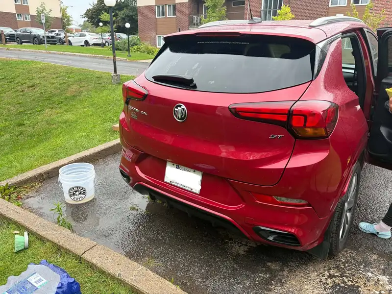 2020 Buick Encore Select, červená, 156 000 km, dovoz Kanada — foto 4 z 12