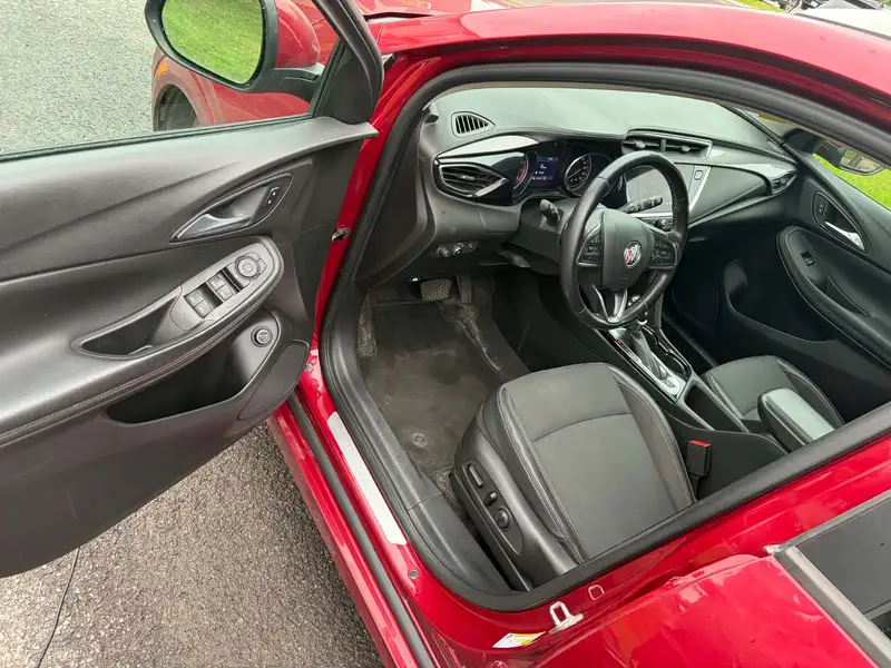 2020 Buick Encore Select, červená, 156 000 km, dovoz Kanada — foto 7 z 12