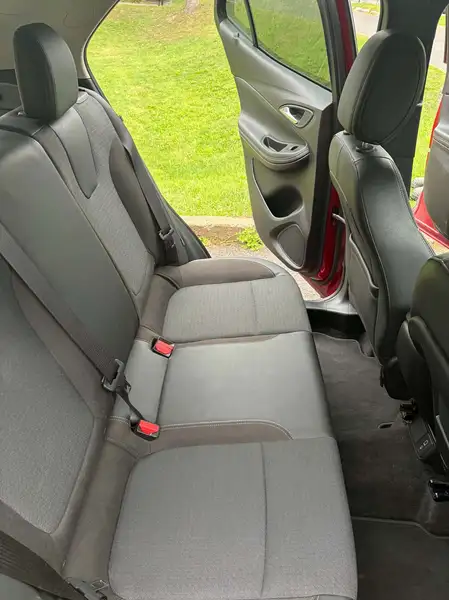 2020 Buick Encore Select, červená, 156 000 km, dovoz Kanada — foto 9 z 12