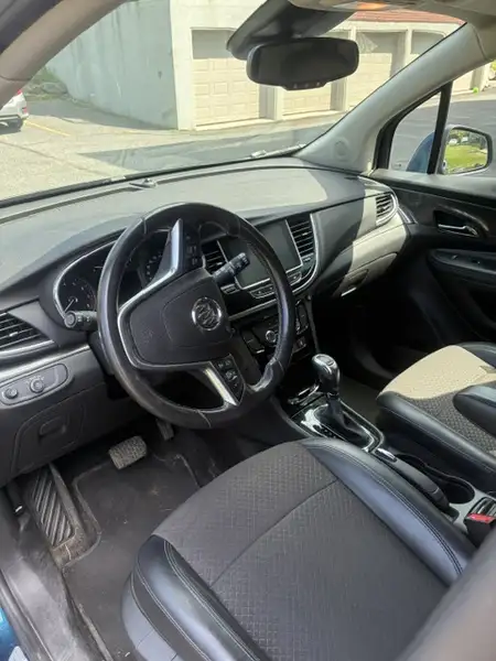 2019 Buick Encore Preferred, modrá, 103 000 km, dovoz Kanada — foto 3 z 4