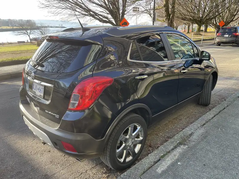 2013 Buick Encore, černá, 142 000 km, dovoz Kanada — foto 2 z 6